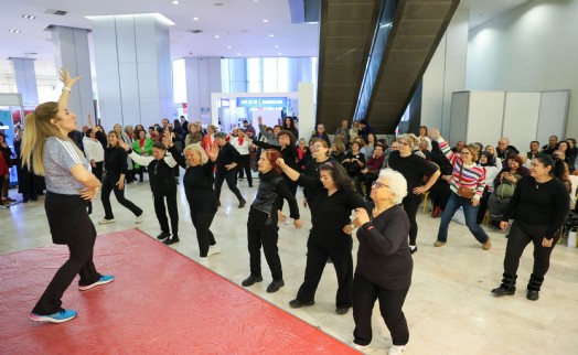 Buca Belediyesi yaşlı dostu hizmetlerini anlattı