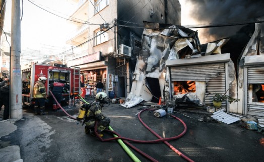 Buca’da iş yeri yangını panik yarattı