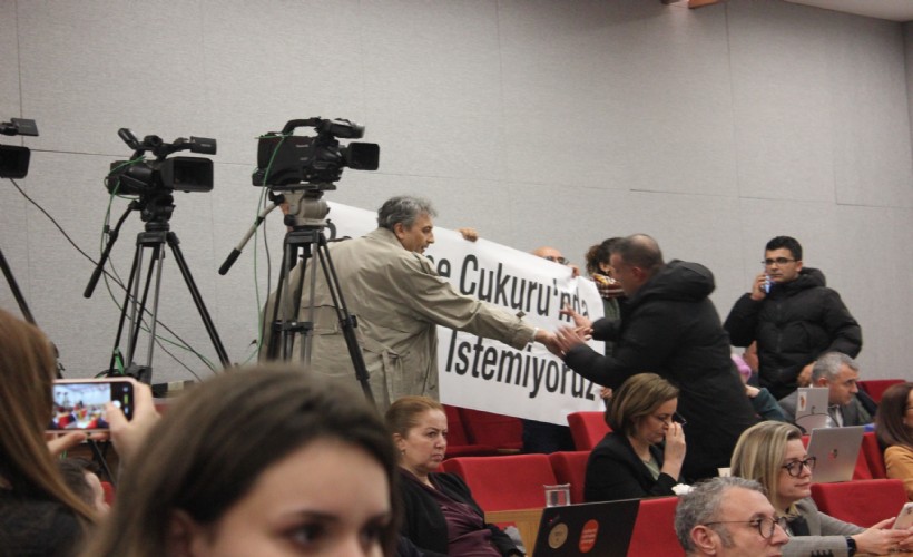 Büyükşehir Meclisi’nde ‘Basmane Çukuru’ protestosu: Halkın yerini ranta açamazsınız!