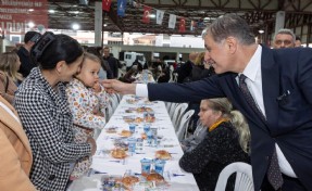 Büyükşehir'in iftar sofrası bu kez Menderes'te: Başkan Tugay'dan dayanışma ve birlik vurgusu