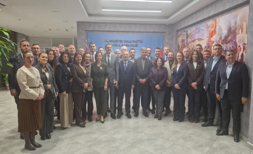 CHP İzmir’de kritik zirve: Belediyelerdeki mali sorunlar masaya yatırıldı!