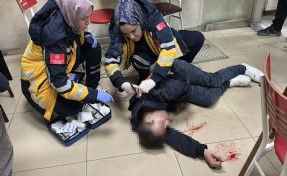 Çayevinde bıçaklı saldırı kamerada!