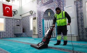 Çeşme'den Ramazan öncesi camilerde kapsamlı temizlik