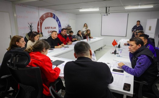 Çeşme’de yağmur seferberliği: Tüm ekipleriyle sahada