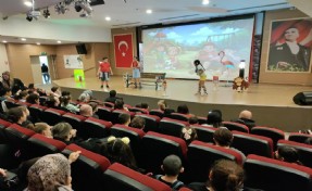 Çiğli’de minikler mikroplara karşı sahneye çıktı