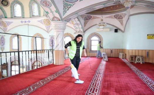 Çiğli’de ibadethaneler için temizlik mesaisi