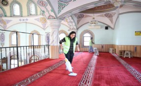 Çiğli’de ibadethaneler için temizlik mesaisi