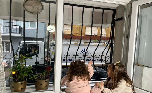 Çöp kamyonu şoförü ile 3 yaşındaki Ayşe arasında 'pencere' bağı