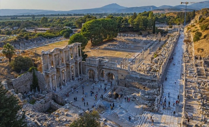 Efes Antik Kenti'nde '6 stadyumluk asfalt' iddiası Mecliste... CHP'li Yücel'den Bakan Ersoy'a kritik sorular