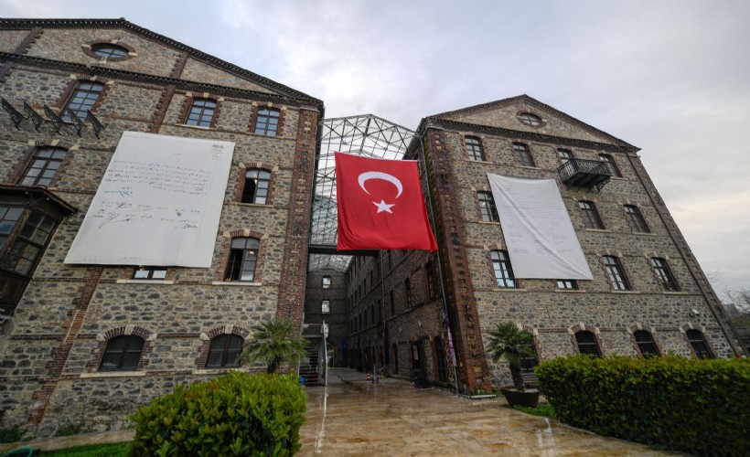 El koyma girişimine en güçlü yanıt:  Meslek Fabrikası’na Ata’nın imzaladığı belgenin görselleri asıldı