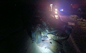 Feci kaza: Kamyonla çarpışan otomobilin sürücüsü öldü