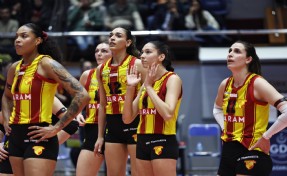 Göztepe evinde lider VakıfBank’a mağlup oldu