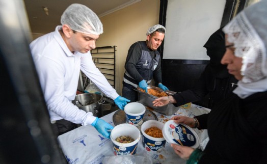 İftar bereketi Büyükşehir’in aşevinden sofralara uzanıyor