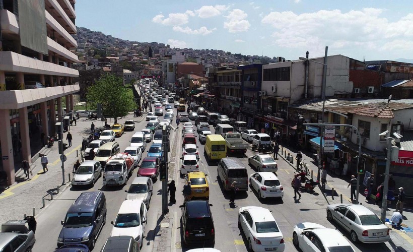 İzmir'de araç satışlarında aylık bazda büyük düşüş!
