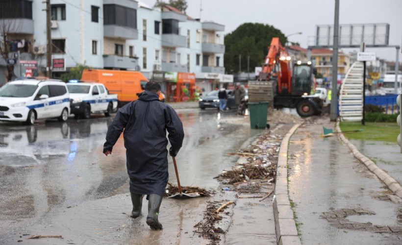 İzmir'e sarı kodlu uyarı: Ekipler gece gündüz demeden sahada!