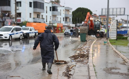 İzmir'e sarı kodlu uyarı: Ekipler gece gündüz demeden sahada!