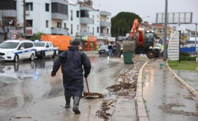 İzmir'e sarı kodlu uyarı: Ekipler gece gündüz demeden sahada!