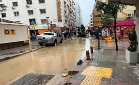 İzmir esnafı sel mağduru: Konak ve Buca'da durum vahim