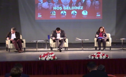 İzmir’de 'Gerçekleri Bilmeye Hakkınız Var' paneli... Gökçe Gökçen: Hedef alınan, iktidarın seçimle değişebilecek olduğu düşüncesi
