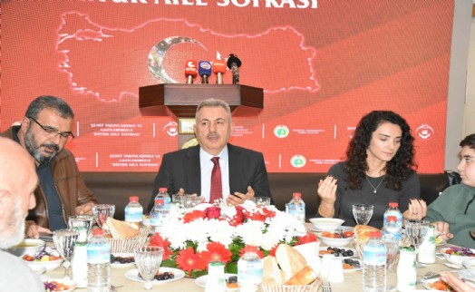 İzmir’de Vali Elban ilk iftarı şehit yakınları ve gazilerle yaptı
