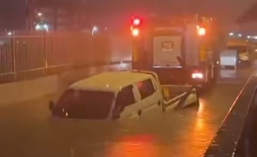 İzmir’de kahreden olay! Suyla dolan alt geçitte sürücü hayatını kaybetti!