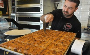 İzmirli boyoz ustasından hurmalı börek!