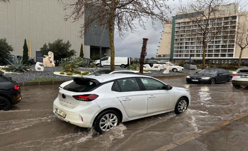 İzmir’de Kordonboyu trafiğe kapatıldı!