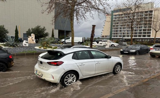 İzmir’de Kordonboyu tariğe kapatıldı!