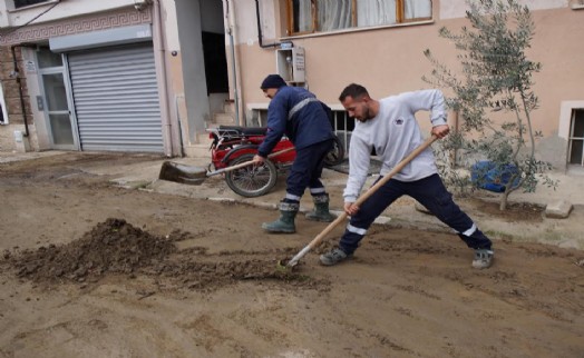 Kemalapaşa'da selin tüm izleri siliniyor; Ekipler 2 haftadır sahada!