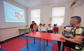 Konak'ta çocuklara hayvan sevgisi semineri