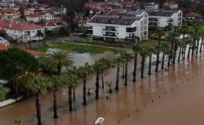 Köyceğiz Gölü taştı; su altında kalan kordon dronla görüntülendi