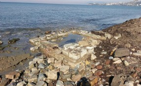 Kuşadası'nda yağmur suları Anaia Höyüğü'ne ait kalıntıları ortaya çıkardı