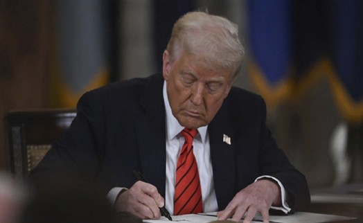 Mahkemenin kararına sinirlendi: Trump tüm ülkelere ek vergi getirdi!