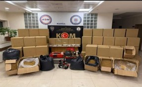 Manisa'da kaçak sigara ve silah operasyonu