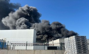 Oyuncak fabrikasında yangın 4.5 saat sonra kontrol altına alındı