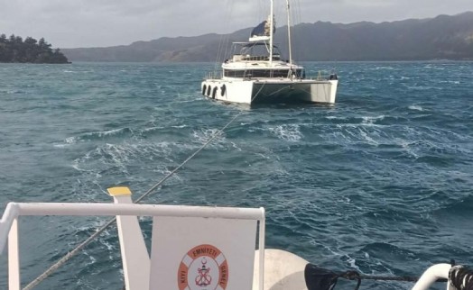 Marmaris’te sürüklenen tekne kurtarıldı