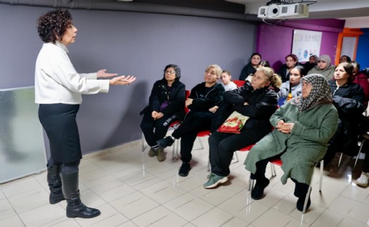 Medeni Kanun’un kazanımları Konak’ta masaya yatırıldı