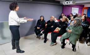 Medeni Kanun’un kazanımları Konak’ta masaya yatırıldı