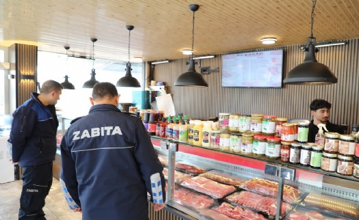 Menderes zabıtası denetimlerini artırdı
