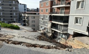 Menemen'deki istinat duvarı göz göre göre çökmüş!