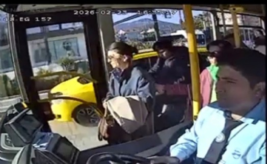 Otobüste fenalaşan yolcuyu, şoför hastaneye yetiştirdi