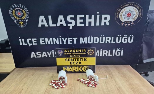 Otomobilinde uyuşturucu hapla yakalanan şüpheli tutuklandı