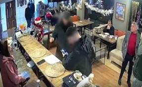 Polis kafe basıp esnafı tehdit etti iddiası! 'Racon bileceksiniz'