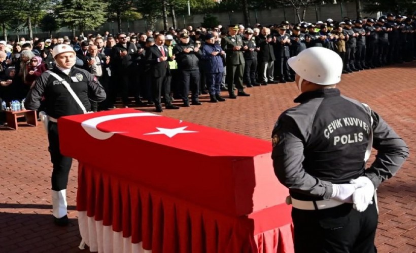 Polis memuru memleketinde toprağa verildi