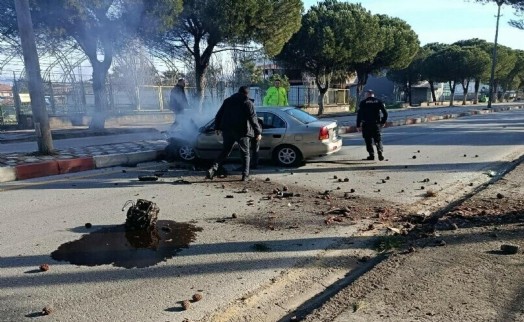 Polisin 'Dur' ihtarına uymayan sürücü, otomobiliyle ağaca çarptı!