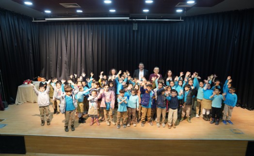 Seferihisar'dan miniklerden Yetişkin'e anlamlı ziyaret!