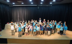 Seferihisar'dan miniklerden Yetişkin'e anlamlı ziyaret!