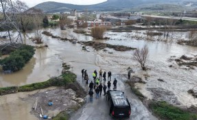 Soma'yı sağanak vurdu: Bakırçay Deresi taştı, öğrenciler tahliye edildi!