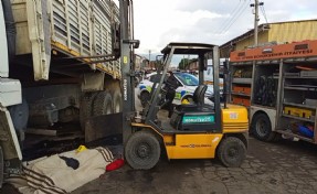 Tamir sırasında devrilen damper iki can aldı!