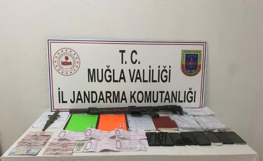 Tefeci ve göçmen kaçakçılığı operasyonunda 2 tutuklama